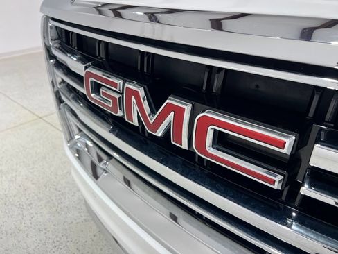 Used 2024 GMC Yukon SLT RWD image 28