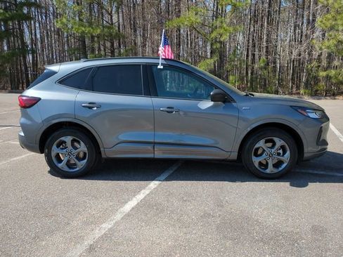 Used 2024 Ford Escape ST-Line image 3