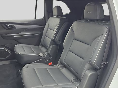Used 2025 Buick Enclave Sport Touring FWD image 17