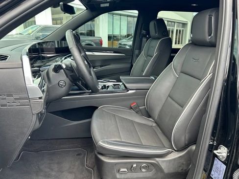 Used 2025 Cadillac Escalade Sport w/ Touring Package AWD/4WD image 23