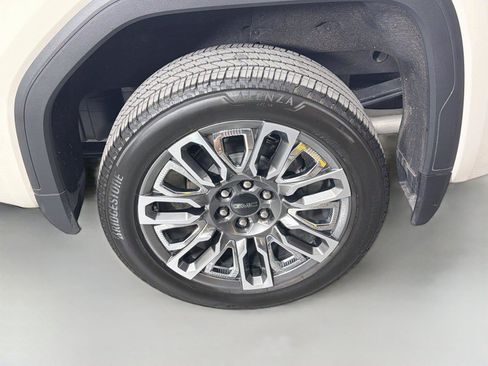 Used 2026 GMC Sierra 1500 Denali Ultimate AWD/4WD image 12