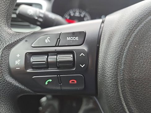 Used 2017 Kia Sorento LX image 15