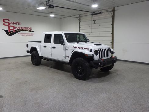 Used 2023 Jeep Gladiator Mojave w/ LED Lighting Group AWD/4WD image 5