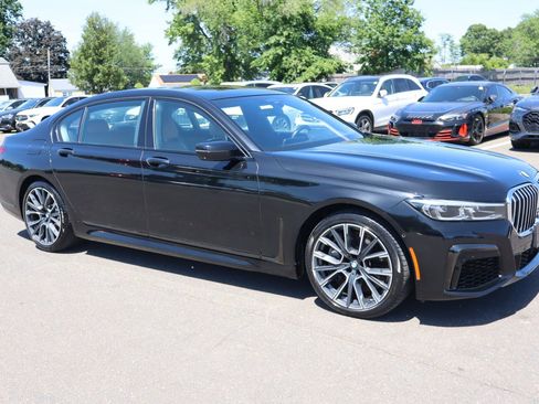 Used 2021 BMW 750i xDrive w/ Executive Package AWD/4WD image 3