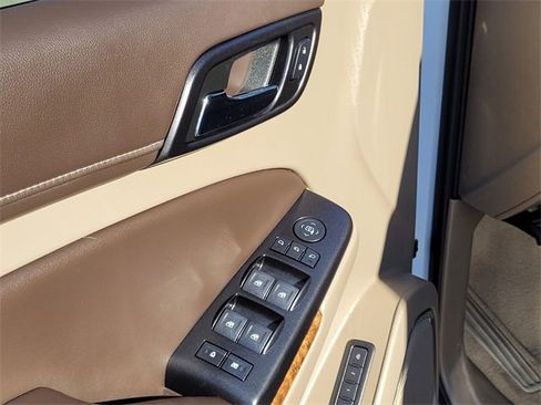 Used 2019 Chevrolet Suburban Premier image 17