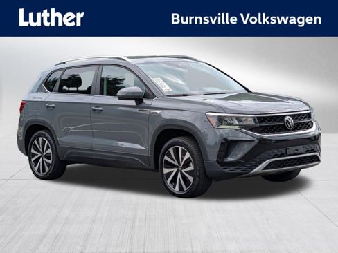 Used 2022 Volkswagen Taos SE w/ Driver Assistance Package AWD/4WD image 1
