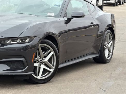 Used 2024 Ford Mustang Coupe image 3