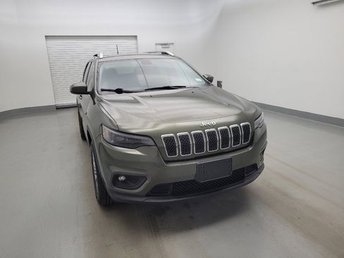 Used 2019 Jeep Cherokee Latitude Plus w/ Comfort/Convenience Group AWD/4WD image 14