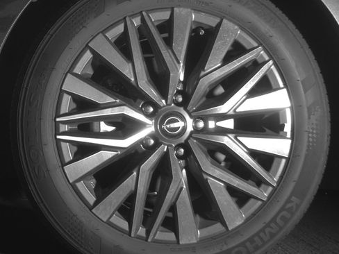 Used 2025 Nissan Altima 2.5 SV FWD image 12