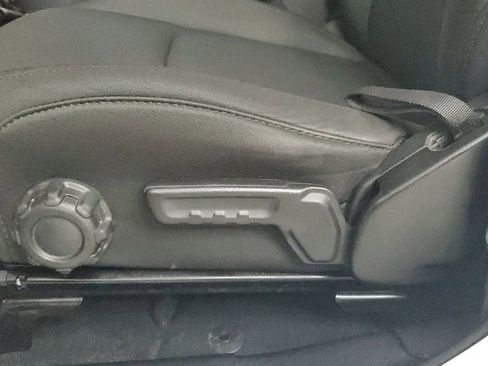 Used 2018 Jeep Wrangler Unlimited Sahara image 23