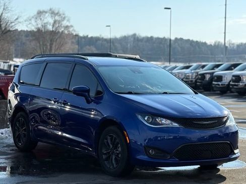 Used 2020 Chrysler Pacifica Touring-L w/ Advanced Safetytec Group image 36