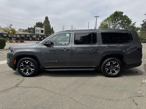 Used 2023 Jeep Wagoneer L Series III w/ Preferred Equipment Group image 5