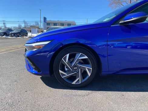 Certified 2025 Hyundai Elantra Limited image 9