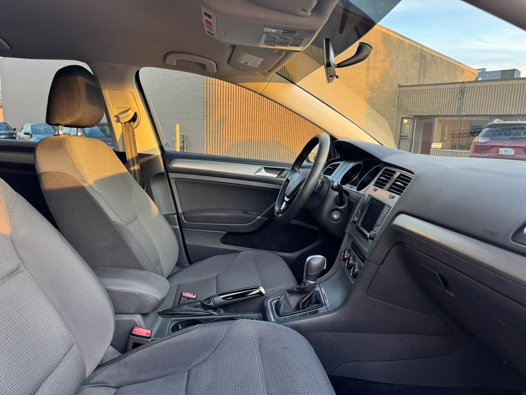 Used 2017 Volkswagen Golf S AWD/4WD image 24