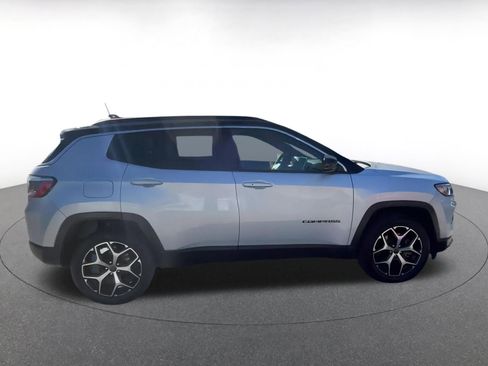 Used 2025 Jeep Compass Limited image 16