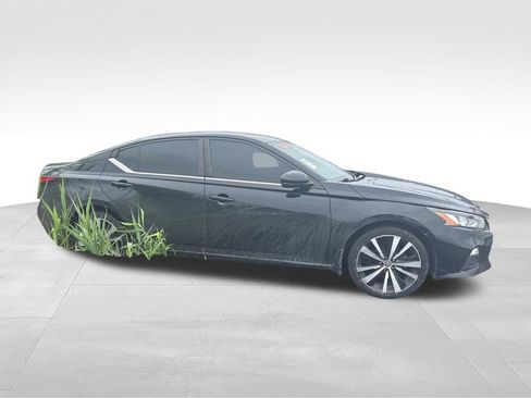 Used 2020 Nissan Altima 2.5 SR w/ Premium Package AWD/4WD image 2