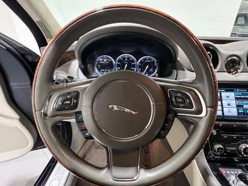 Used 2015 Jaguar XJ L Portfolio RWD image 26