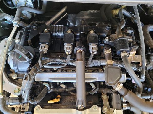 Used 2025 Nissan Versa SV FWD image 30