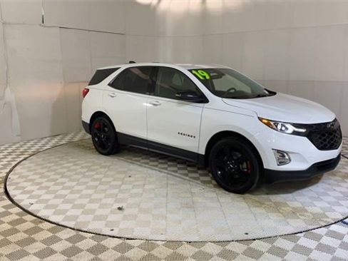 Used 2019 Chevrolet Equinox LT image 2