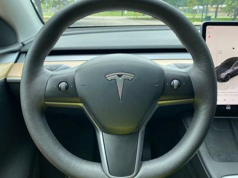Used 2023 Tesla Model Y AWD image 22