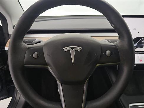Used 2023 Tesla Model 3 Standard Range RWD image 4