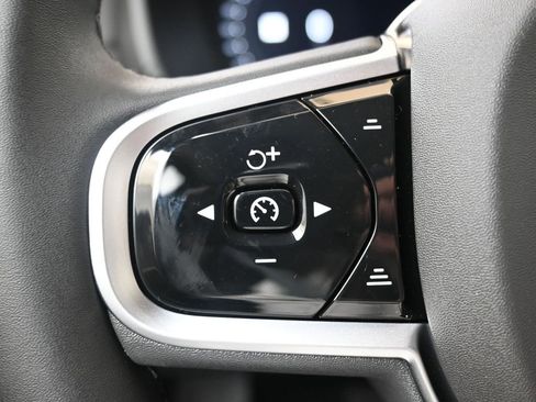 New 2026 Volvo XC90 B6 Plus w/ Protection Package Premier image 28