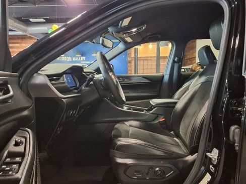 Used 2024 Jeep Grand Cherokee L Laredo AWD/4WD image 17