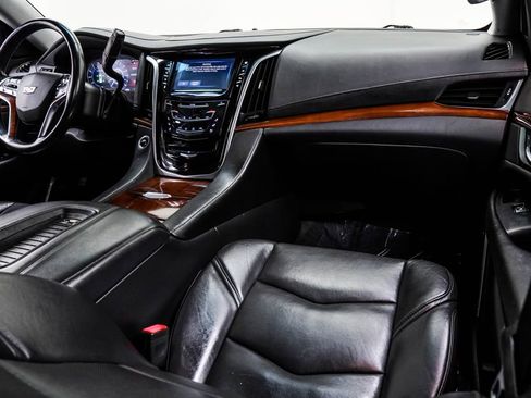 Used 2020 Cadillac Escalade Luxury AWD/4WD image 22