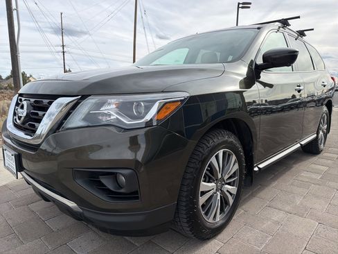 Used 2017 Nissan Pathfinder SL image 5