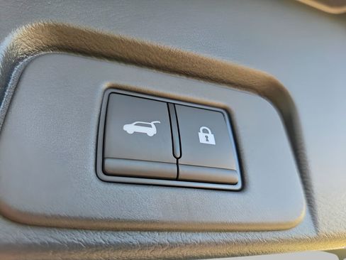 Used 2025 Nissan Rogue SL image 8