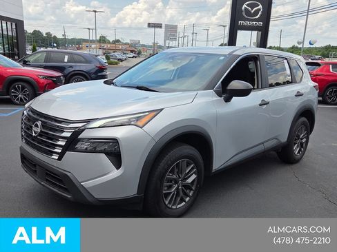 Used 2024 Nissan Rogue S FWD image 3