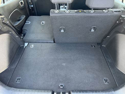 Used 2025 Hyundai Venue SEL image 17