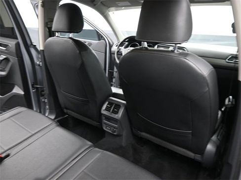 Used 2021 Volkswagen Tiguan SE image 29
