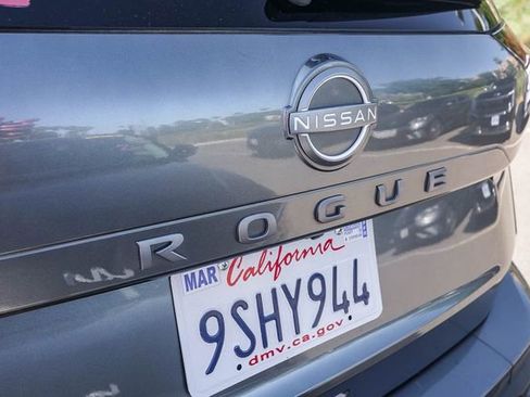 Used 2025 Nissan Rogue SV FWD image 11