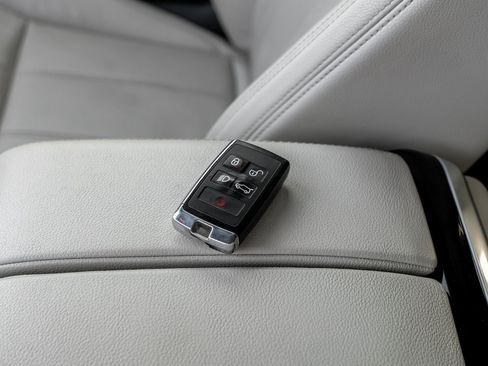 Used 2021 Land Rover Range Rover Velar R-Dynamic S image 66