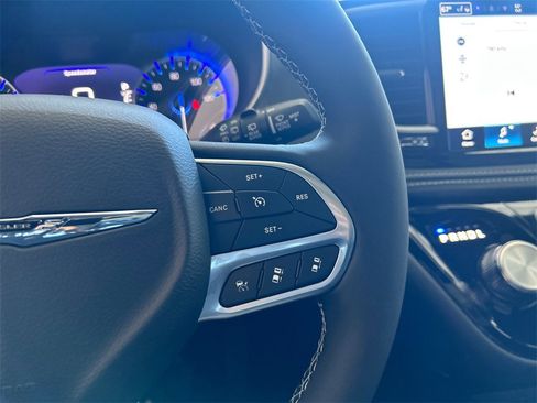 New 2025 Chrysler Pacifica Select image 21