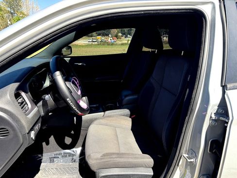 Used 2019 Dodge Charger SXT w/ Blacktop Package image 3