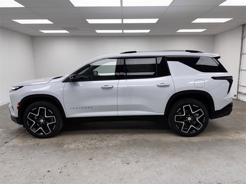 New 2026 Chevrolet Traverse High Country w/ LPO, Floor Liner Package image 8