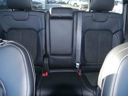 New 2025 Jeep Grand Cherokee Altitude image 34