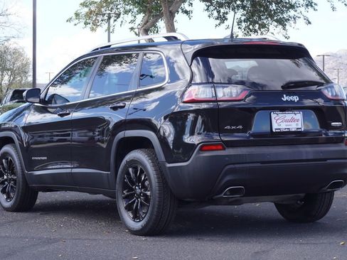 Used 2021 Jeep Cherokee Latitude Lux w/ Comfort/Convenience Group image 3