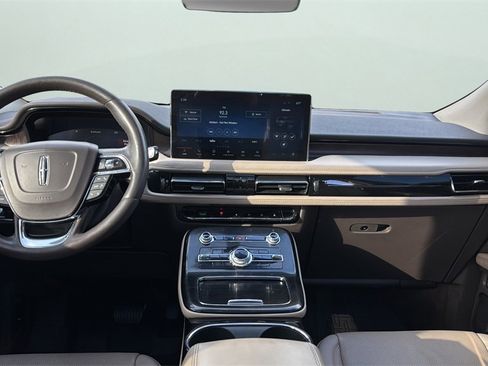 Used 2021 Lincoln Nautilus Reserve image 14