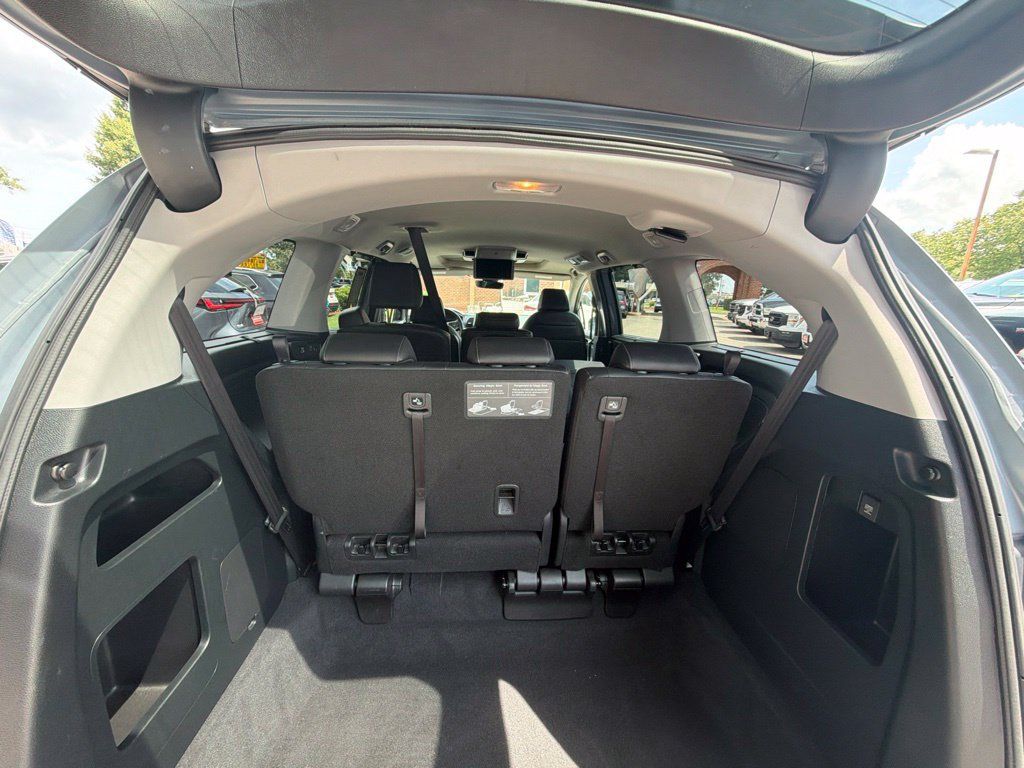 Used 2023 Honda Odyssey Touring image 11