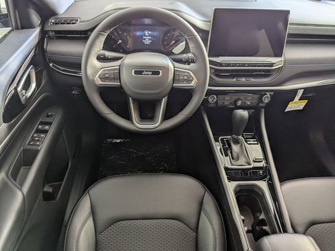 New 2026 Jeep Compass Latitude image 12