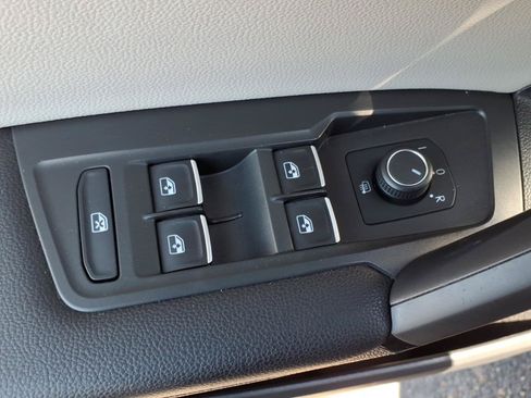 Used 2019 Volkswagen Tiguan SEL FWD image 20