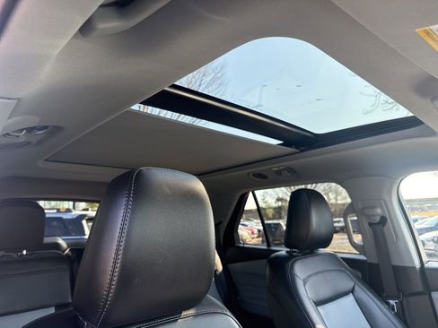 Used 2023 Ford Explorer XLT w/ Equipment Group 202A image 32