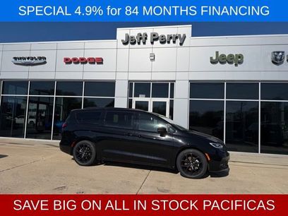 New 2026 Chrysler Pacifica Limited w/ S Appearance Package