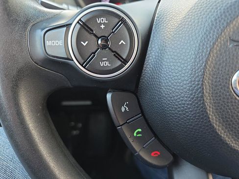 Used 2016 Kia Soul + image 27