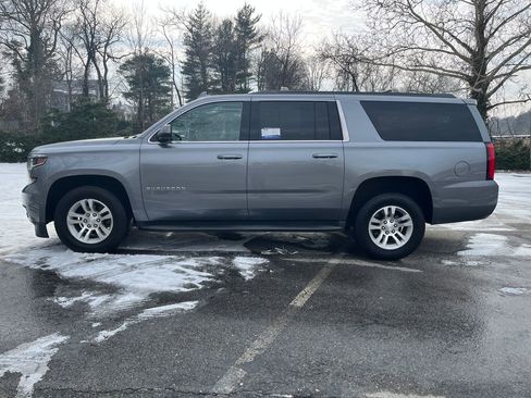 Used 2018 Chevrolet Suburban LT image 7