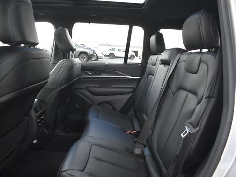 New 2025 Jeep Grand Cherokee Limited w/ Trailer Tow Package image 17