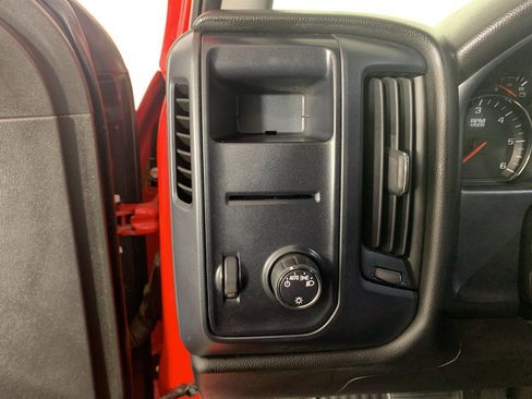 Used 2018 Chevrolet Silverado 1500 Custom w/ Custom Value Package image 16